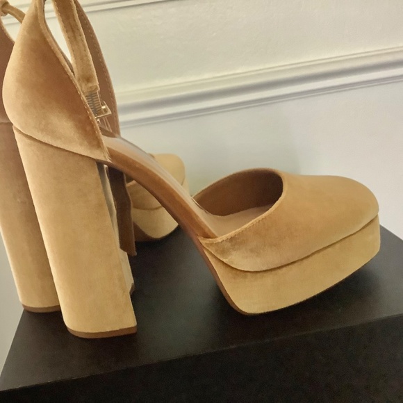 Gianna Bini GB Velvet Mustard/Gold Platform Heel Shoes Size 10 - Picture 5 of 10